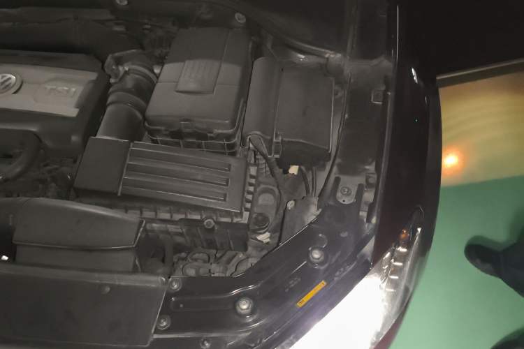 Used Volkswagen Passat 2011 1.8TSI DSG Prestige Edition Engine Bay Left