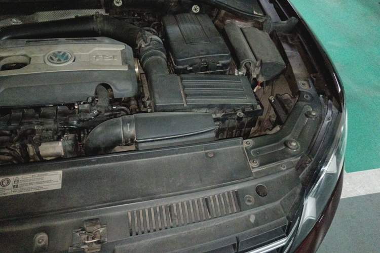 Used Volkswagen Passat 2011 1.8 TSI DSG Prestige Edition Engine Bay Left