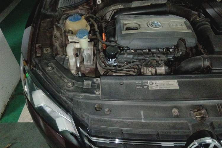 Used Volkswagen Passat 2011 1.8 TSI DSG Prestige Edition Engine Bay Right