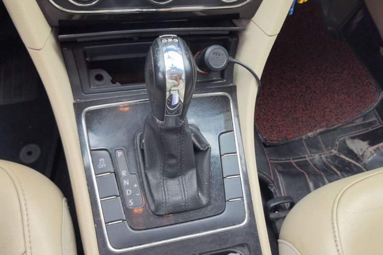 Used Volkswagen Passat 2011 1.8 TSI DSG Prestige Edition Gear Lever