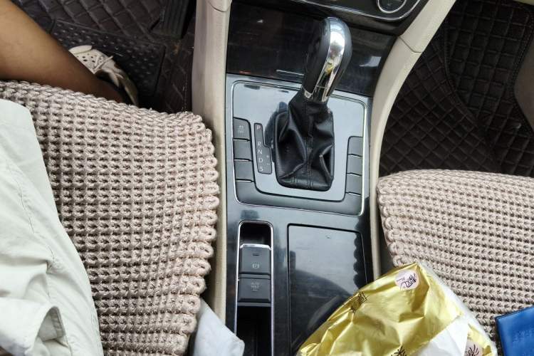Used Volkswagen Passat 2011 1.8TSI Automatic Prestige Edition Gear Lever
