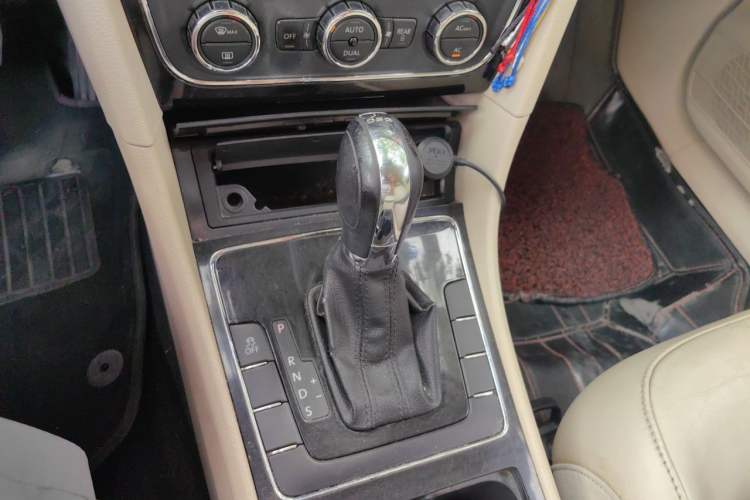 Used Volkswagen Passat 2011 1.8 TSI DSG Prestige Edition Gear Lever
