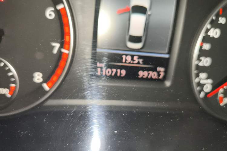 Used Volkswagen Passat 2011 1.8TSI DSG Prestige Edition Odometer Close Up
