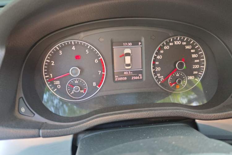 Used Volkswagen Passat 2011 2.0 TSI DSG Ultimate Edition Odometer Close Up