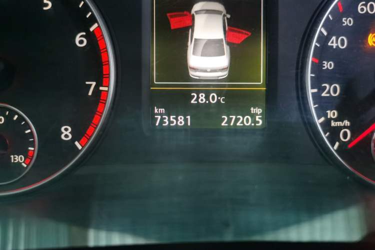 Used Volkswagen Passat 2011 2.0 TSI DSG Ultimate Edition Odometer Close Up