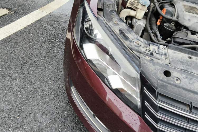 Used Volkswagen Passat 2011 1.8TSI Automatic Prestige Edition Right Front Headlight
