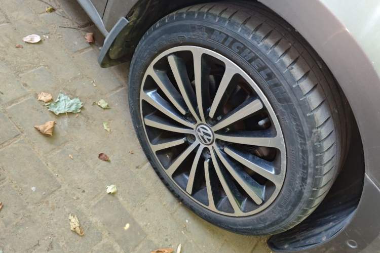 Used Volkswagen Passat 2011 2.0 TSI DSG Ultimate Edition Right Front Wheel Hub