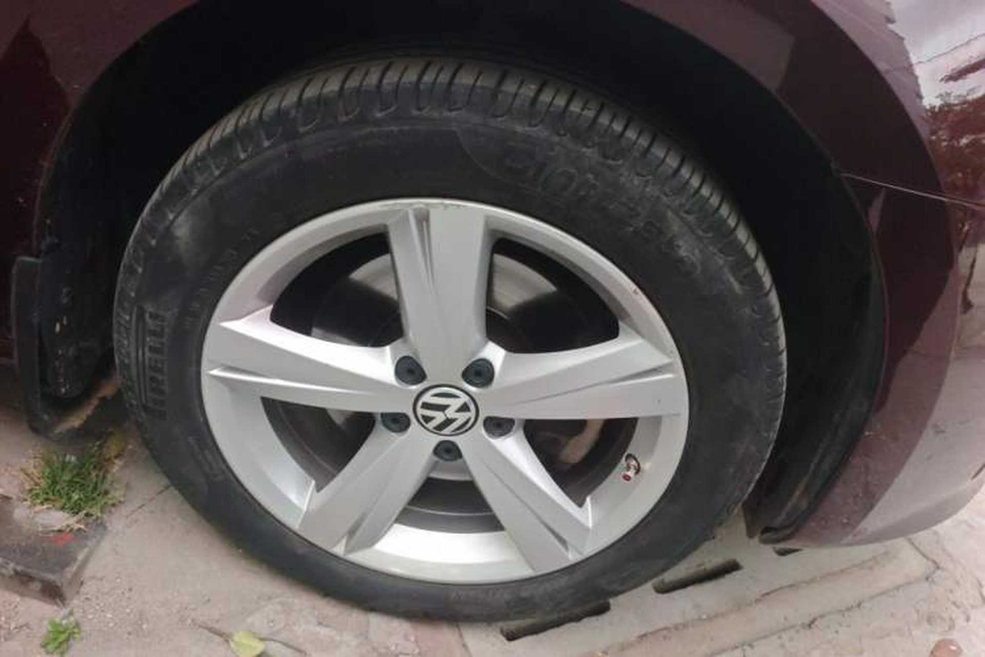 Used Volkswagen Passat 2011 1.8TSI DSG Prestige Edition Right Front Wheel Hub