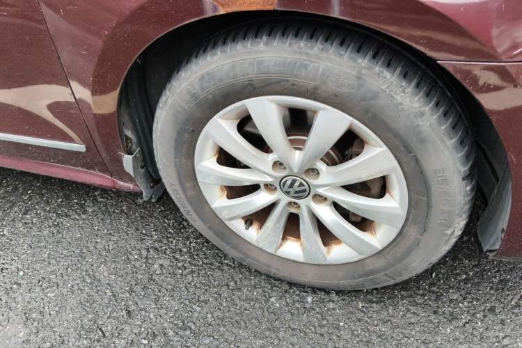 Used Volkswagen Passat 2011 1.8TSI Automatic Prestige Edition Right Front Wheel Hub