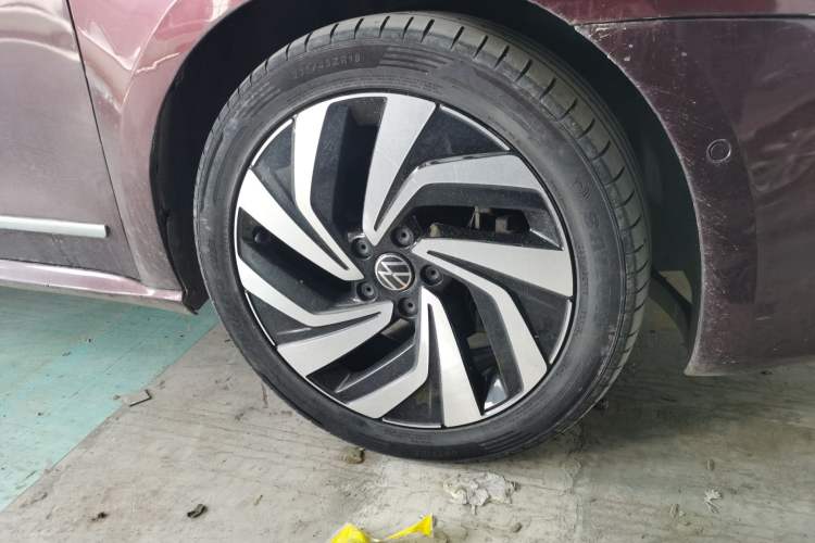 Used Volkswagen Passat 2011 2.0 TSI DSG Ultimate Edition Right Front Wheel Hub