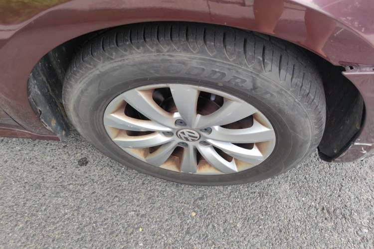 Used Volkswagen Passat 2011 1.8 TSI DSG Prestige Edition Right Front Wheel Hub