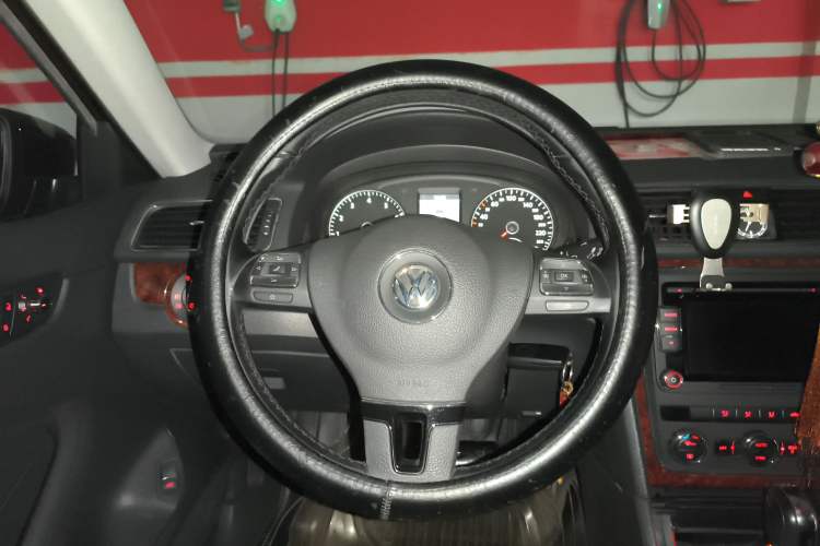 Used Volkswagen Passat 2011 1.8TSI DSG Prestige Edition Steering Wheel