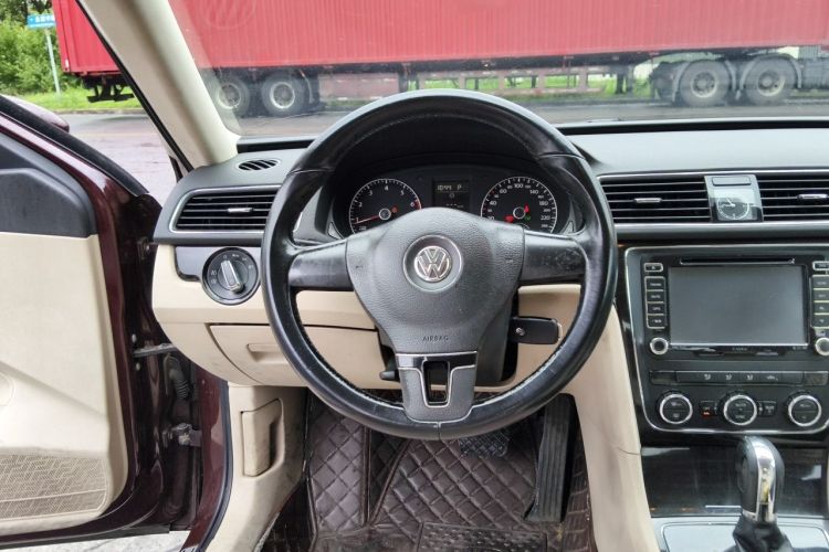 Used Volkswagen Passat 2011 1.8TSI Automatic Prestige Edition Steering Wheel