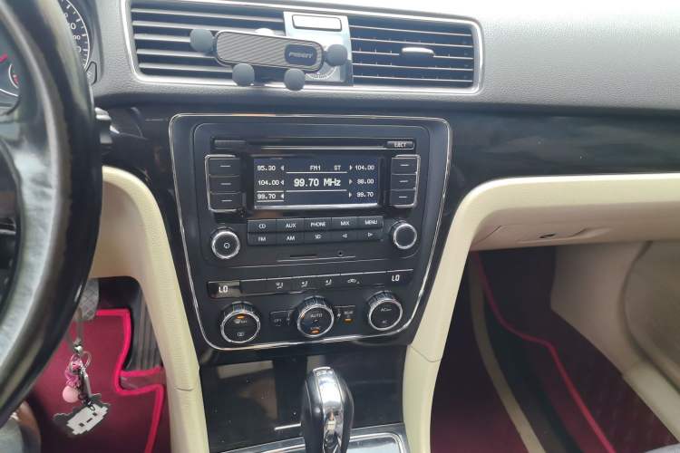 Used Volkswagen Passat 2011 1.8TSI Automatic Prestige Edition Audio And AC Panel
