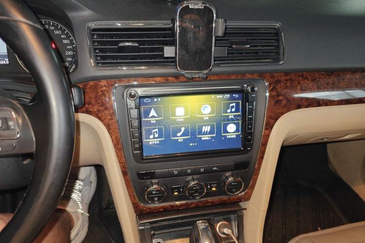 Used Volkswagen Passat 2011 2.0 TSI DSG Premium Edition Audio And AC Panel