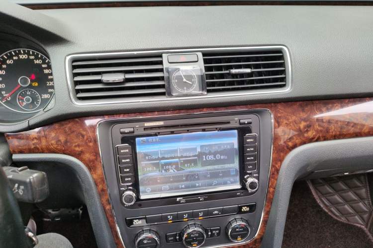 Used Volkswagen Passat 2011 1.8 TSI DSG Ultimate Edition Audio And AC Panel