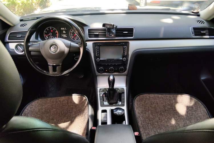 Used Volkswagen Passat 2011 1.8 TSI DSG Prestige Edition Center Console