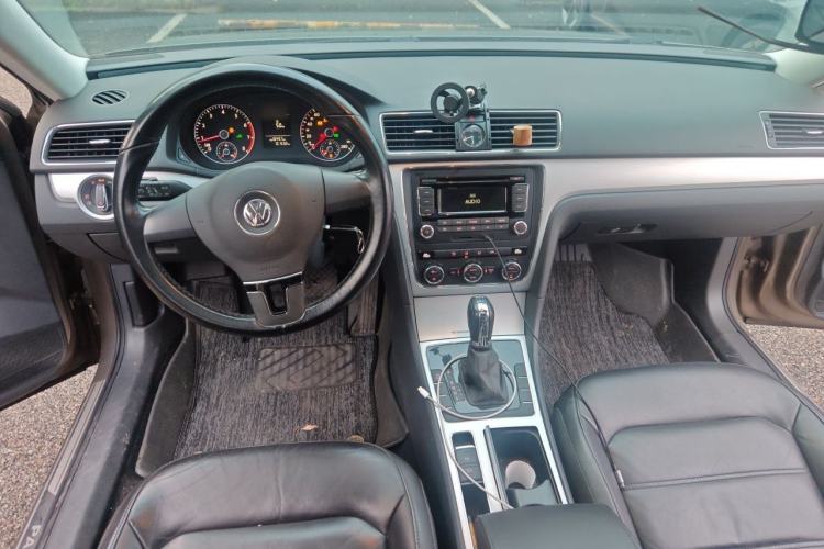 Used Volkswagen Passat 2011 1.8 TSI DSG Prestige Edition Center Console