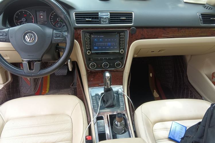 Used Volkswagen Passat 2011 2.0 TSI DSG Premium Edition Center Console