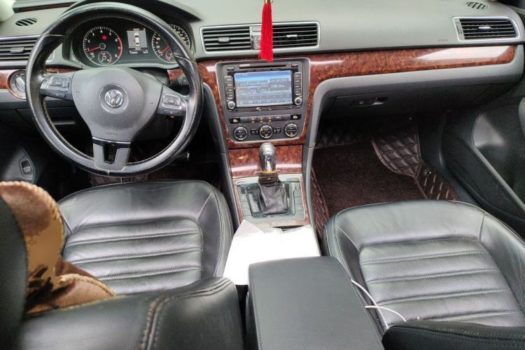 Used Volkswagen Passat 2011 1.8 TSI DSG Ultimate Edition Center Console
