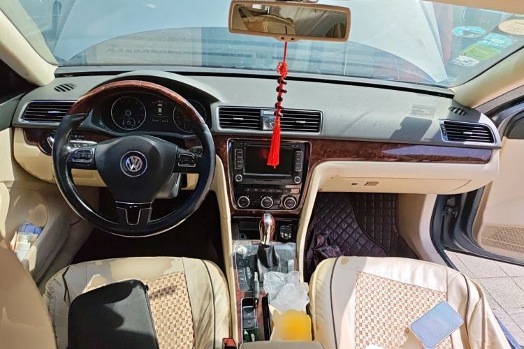Used Volkswagen Passat 2011 1.8 TSI DSG Ultimate Edition Center Console