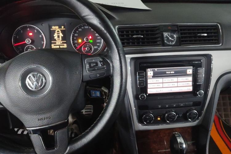 Used Volkswagen Passat 2011 1.8TSI DSG Prestige Edition Center Console