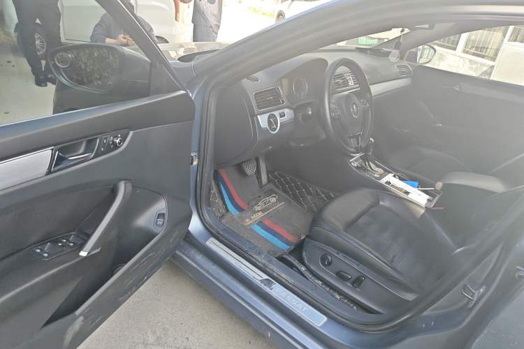 Used Volkswagen Passat 2011 1.8 TSI DSG Ultimate Edition Driver Seat