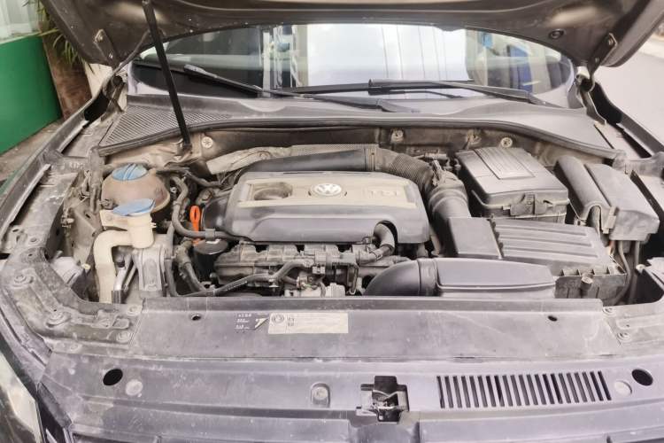 Used Volkswagen Passat 2011 1.8TSI DSG Prestige Edition Engine Bay