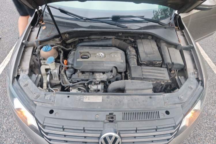 Used Volkswagen Passat 2011 1.8 TSI DSG Prestige Edition Engine Bay