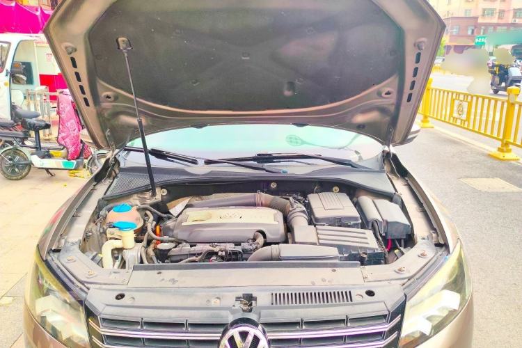Used Volkswagen Passat 2011 1.8TSI Automatic Prestige Edition Engine Bay