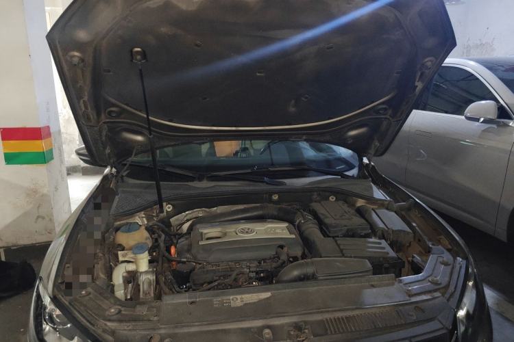 Used Volkswagen Passat 2011 2.0 TSI DSG Premium Edition Engine Bay