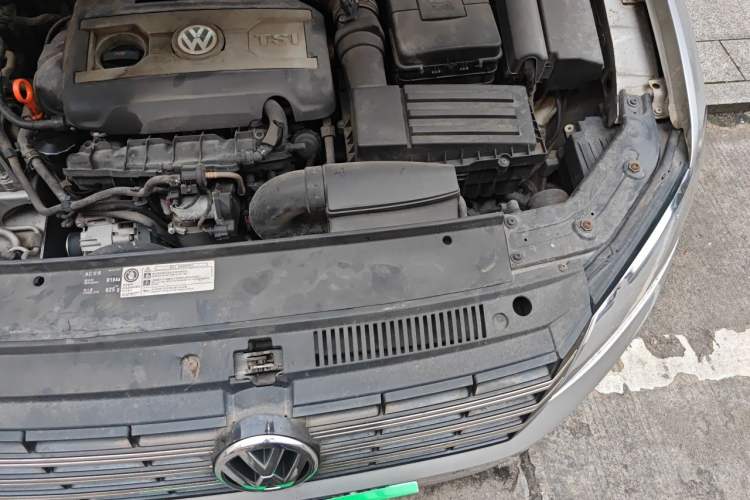 Used Volkswagen Passat 2011 1.8TSI DSG Prestige Edition Engine Bay Left