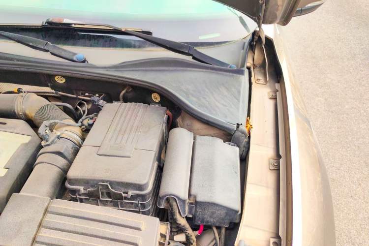Used Volkswagen Passat 2011 1.8TSI Automatic Prestige Edition Engine Bay Left