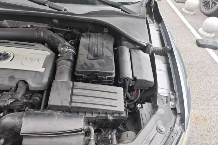 Used Volkswagen Passat 2011 2.0 TSI DSG Premium Edition Engine Bay Left