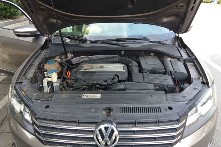 Used Volkswagen Passat 2011 2.0 TSI DSG Premium Edition Engine Bay