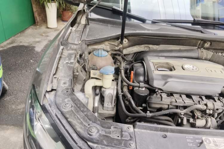 Used Volkswagen Passat 2011 1.8TSI DSG Prestige Edition Engine Bay Right