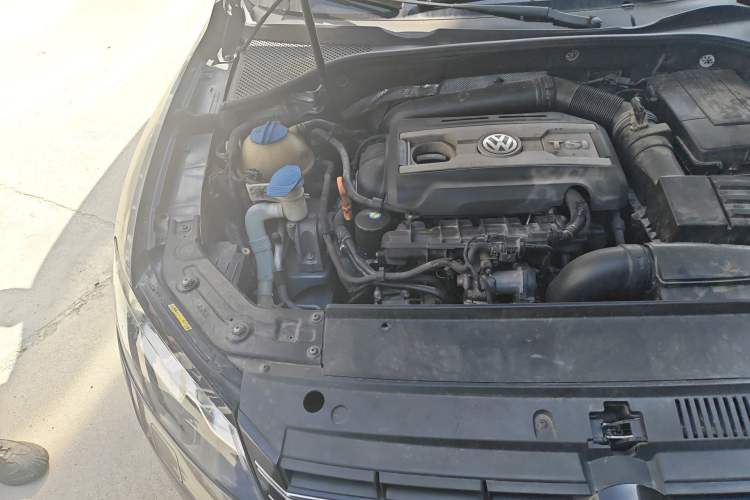 Used Volkswagen Passat 2011 1.8 TSI DSG Ultimate Edition Engine Bay Right