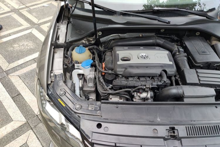 Used Volkswagen Passat 2011 1.8 TSI DSG Ultimate Edition Engine Bay Right