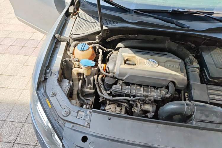 Used Volkswagen Passat 2011 1.8 TSI DSG Ultimate Edition Engine Bay Right