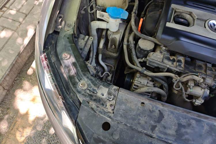 Used Volkswagen Passat 2011 1.8TSI Automatic Prestige Edition Engine Bay Right
