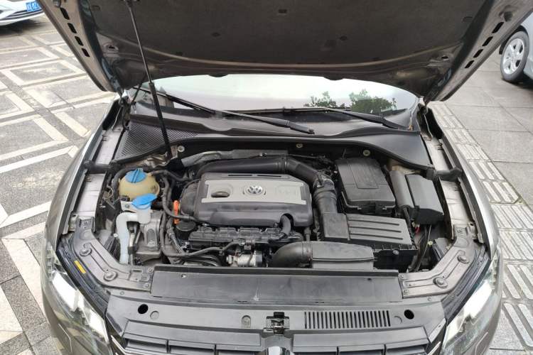 Used Volkswagen Passat 2011 1.8 TSI DSG Ultimate Edition Engine Bay