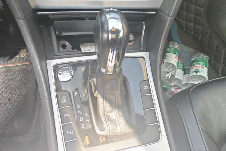 Used Volkswagen Passat 2011 1.8 TSI DSG Ultimate Edition Gear Lever