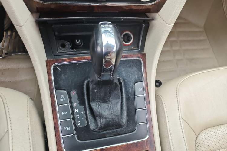 Used Volkswagen Passat 2011 2.0 TSI DSG Premium Edition Gear Lever