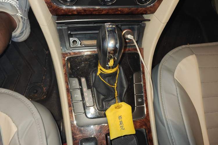 Used Volkswagen Passat 2011 2.0 TSI DSG Premium Edition Gear Lever