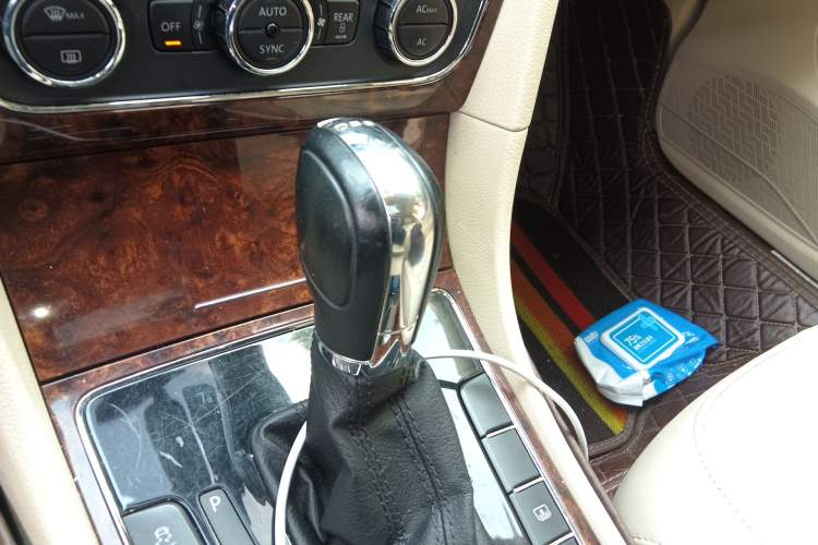 Used Volkswagen Passat 2011 2.0 TSI DSG Premium Edition Gear Lever