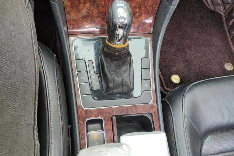 Used Volkswagen Passat 2011 1.8 TSI DSG Ultimate Edition Gear Lever