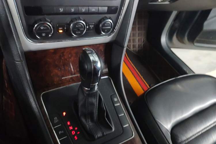 Used Volkswagen Passat 2011 1.8TSI DSG Prestige Edition Gear Lever