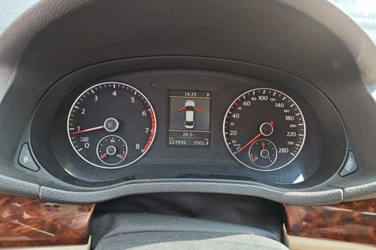 Used Volkswagen Passat 2011 1.8 TSI DSG Ultimate Edition Instrument Cluster