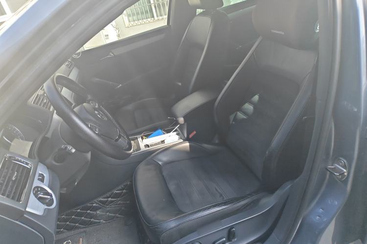 Used Volkswagen Passat 2011 1.8 TSI DSG Ultimate Edition Left Front Seat