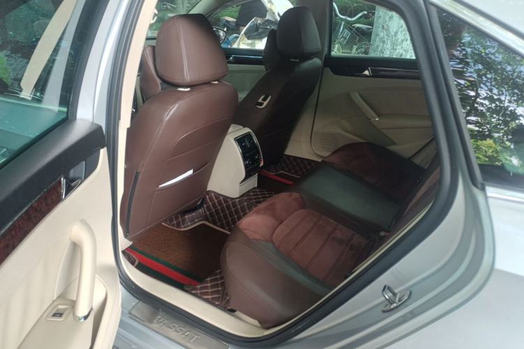 Used Volkswagen Passat 2011 3.0L V6 DSG Flagship Edition Left Rear Seat